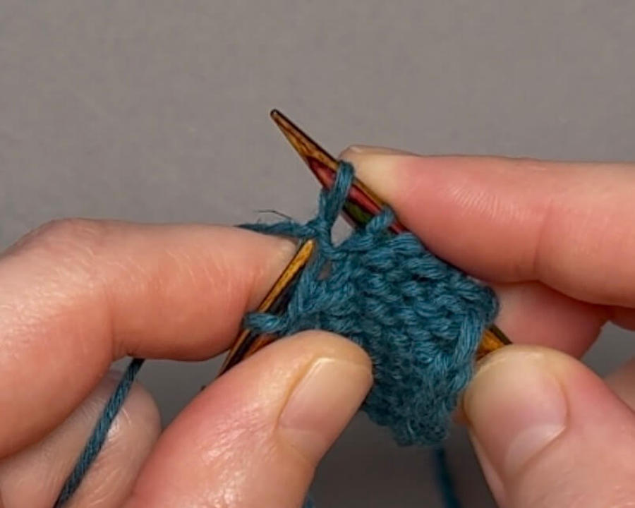 right-leaning increase in the purl row3