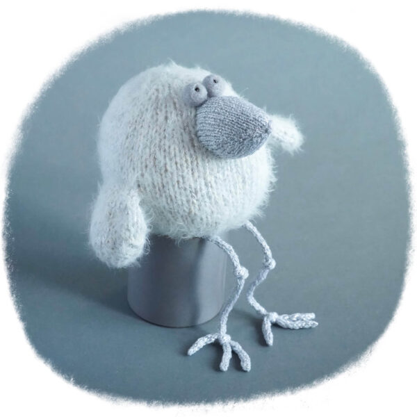 Knitted crow Cawkadoo Luna / Вязаная белая ворона Каркаду Луна