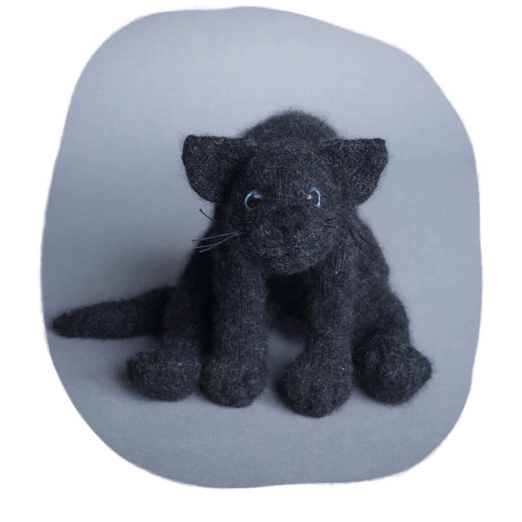 Knitted kitten OriLari Bagheera / Вязаный котёнок ОриЛари Багира